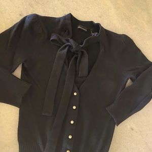 MODA International 100% cashmere cropped sweater. Black. Size XS. Pearl buttons.